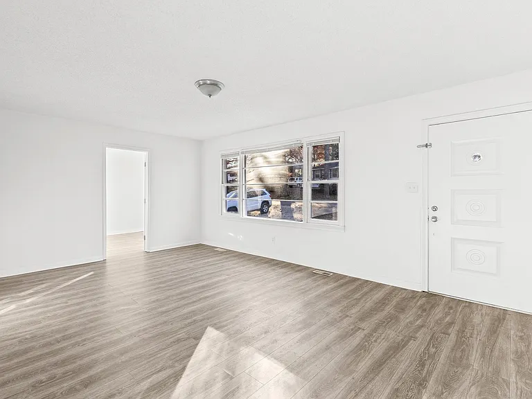 2321 4th St NE — Photo 4