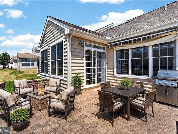 3rd image of 603 Sorrell Cir