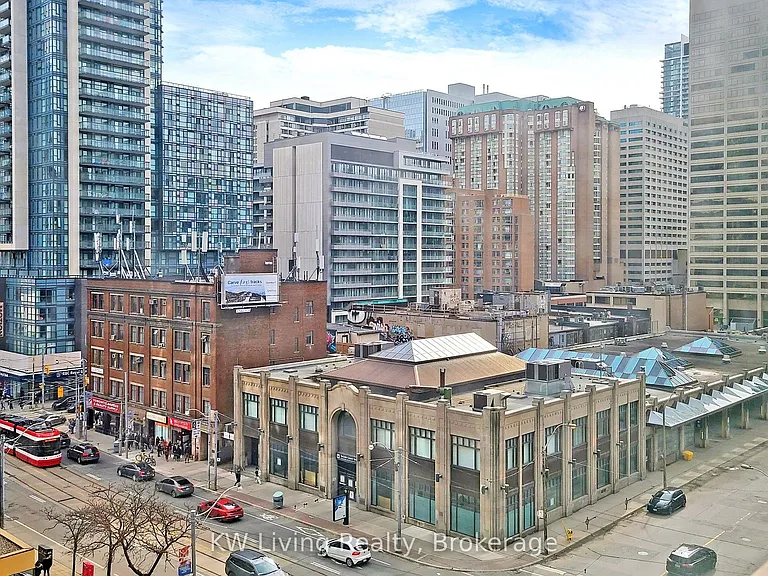 633 Bay St #814 — Photo 40