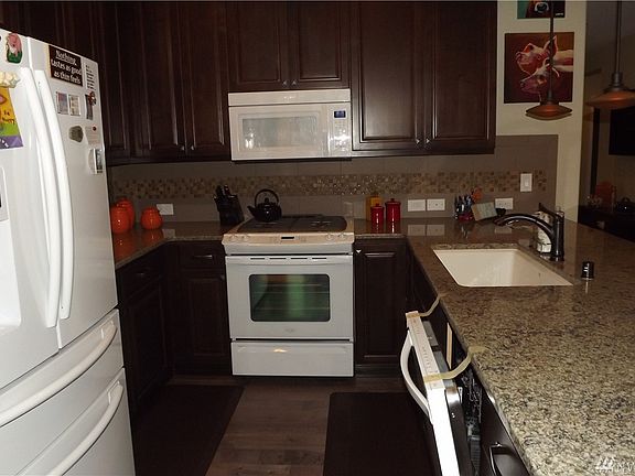 4th image of 4942 Orcas Pl NE