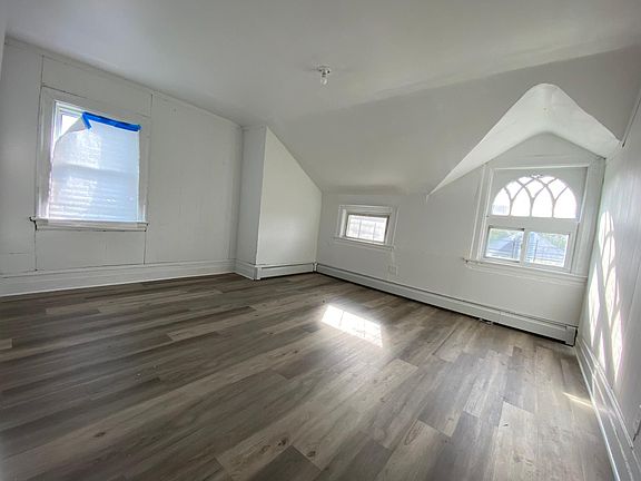4th image of 247 S 2nd Ave #2