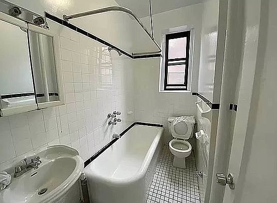 4th image of 8346 118th St APT 4L