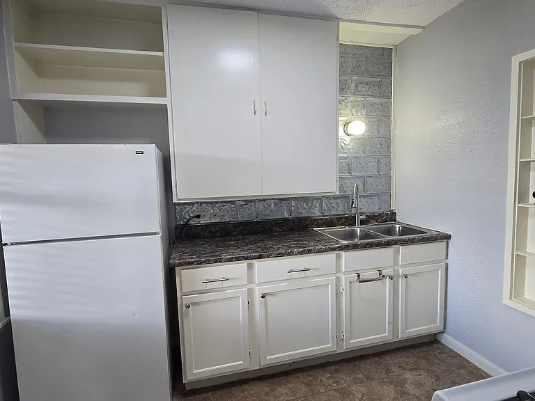504 Elmhurst Ave #3 — Photo 7