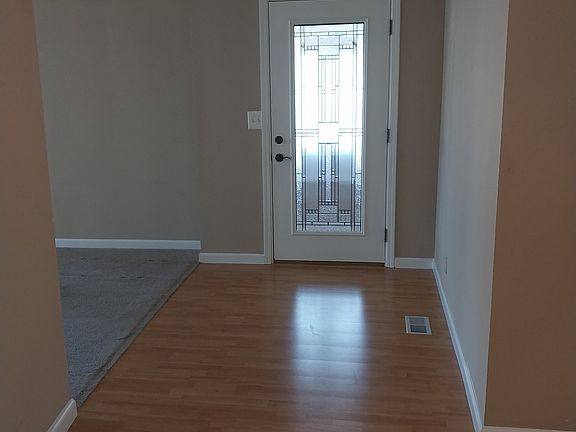 3rd image of 9 Oakwood Dr