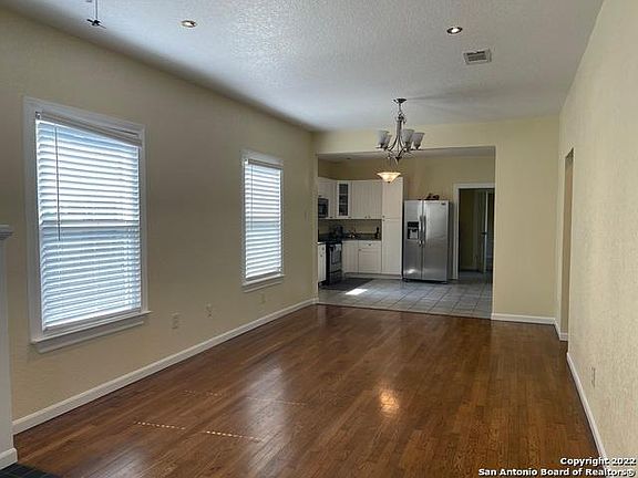 3rd image of 1519A W Elsmere Pl