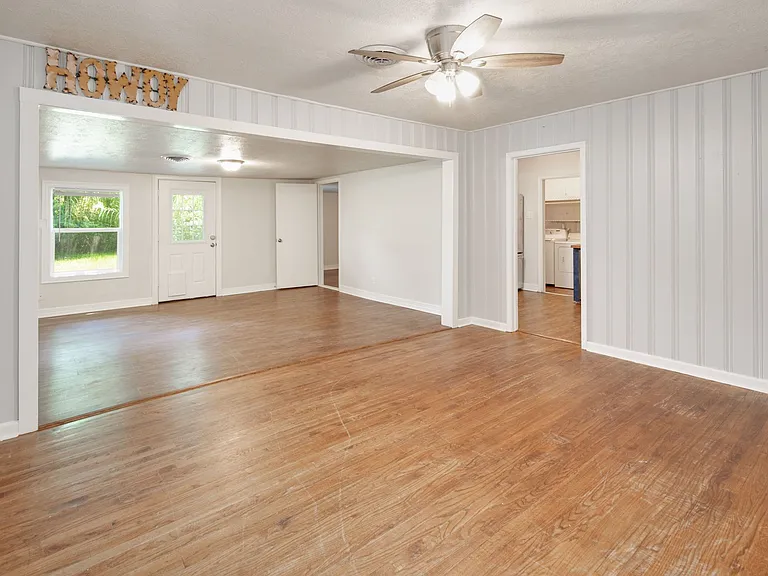 707 Enfield St — Photo 13
