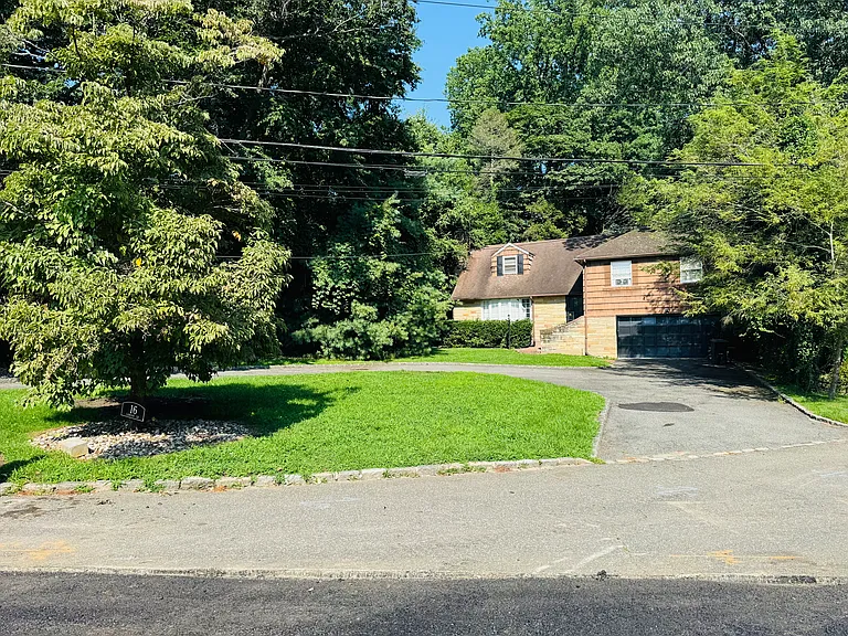 16 Lawson Ln — Photo 34