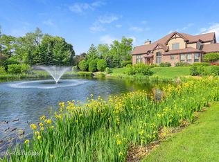 1060 Mackenzie Pl, Wheaton, IL 60187