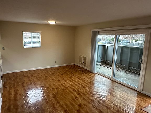 4th image of 10192 Park Cir W APT 1