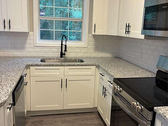 5th image of 40 Wynfield Dr