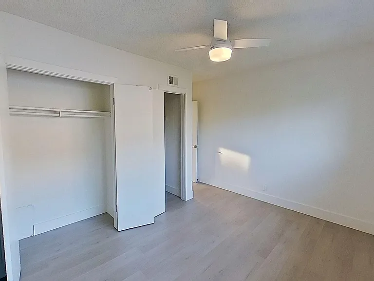 437-443 W Valencia Dr — Photo 20