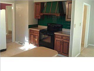 3rd image of 707 Carole Pl