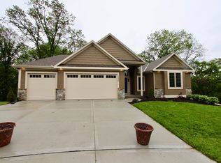 14300 Summit Cir, Parkville, MO 64152