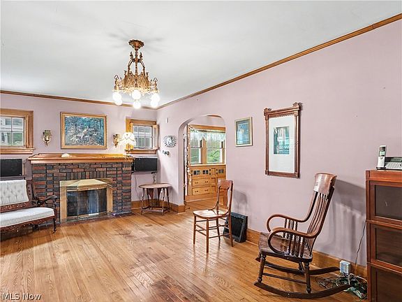 2nd image of 1634 Greenlawn Ave