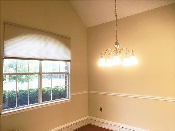 4th image of 4133 Sun Meadows St