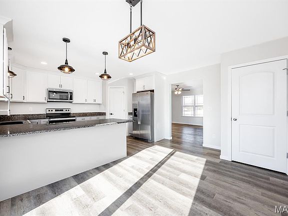 3rd image of 500 Somerset Dr