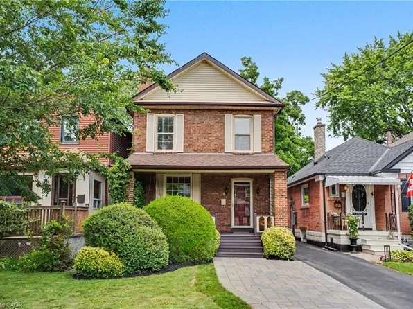 18 Elma St, Etobicoke, ON M8V 1X8