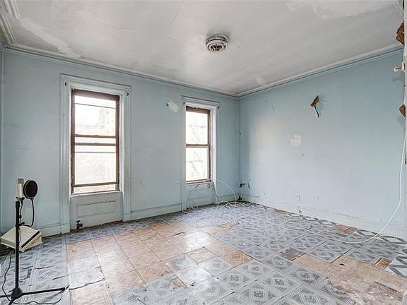 2nd image of 502 W 168th St