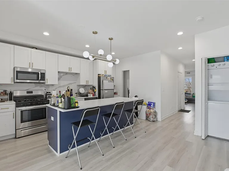 4939 N Saint Louis Ave #3V — Photo 3