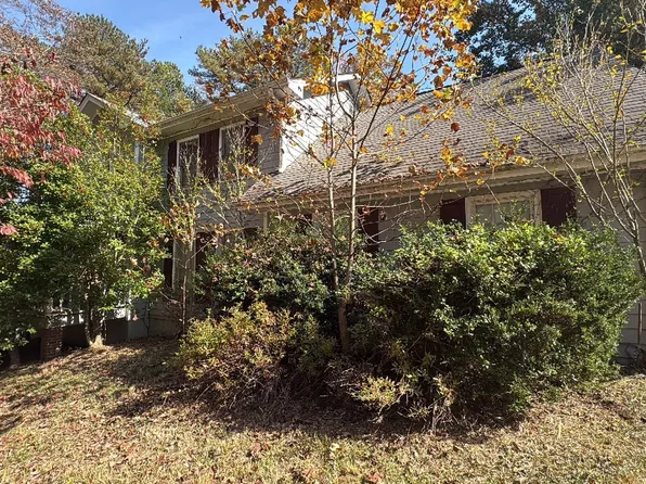 915 Riverside Rd, Sugar Hill, GA 30518