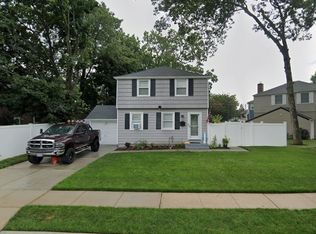 10 Dunstan Dr, Merrick, NY 11566