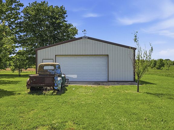 3rd image of 2643 N Farm Road 75