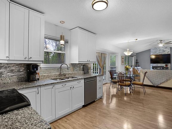 5th image of 798 Estes Park Dr
