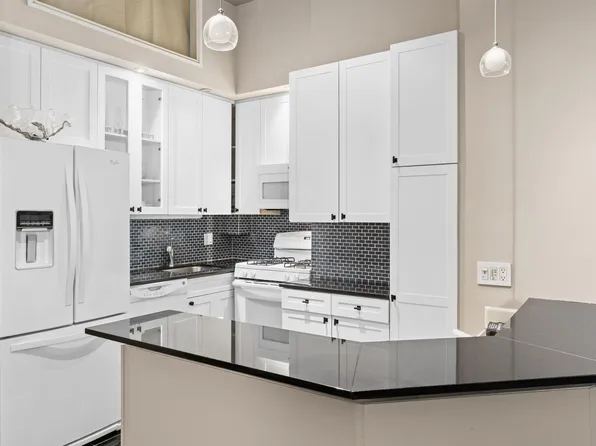 310 East 46th Street image 5 of 13