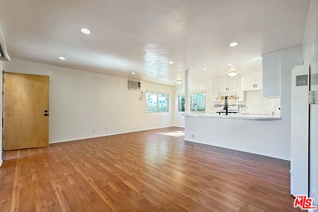 2 bed, 1.0 bath, $2,650 — Photo 3