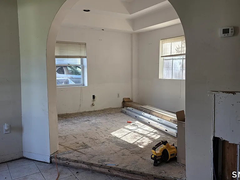782 Center St — Photo 35