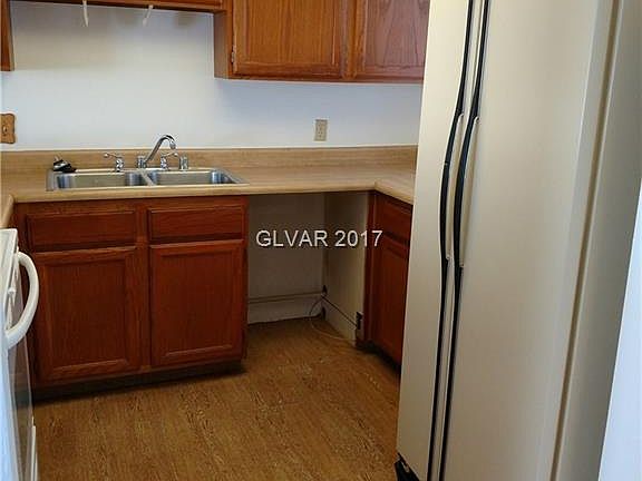 5th image of 221 N 18th St APT B
