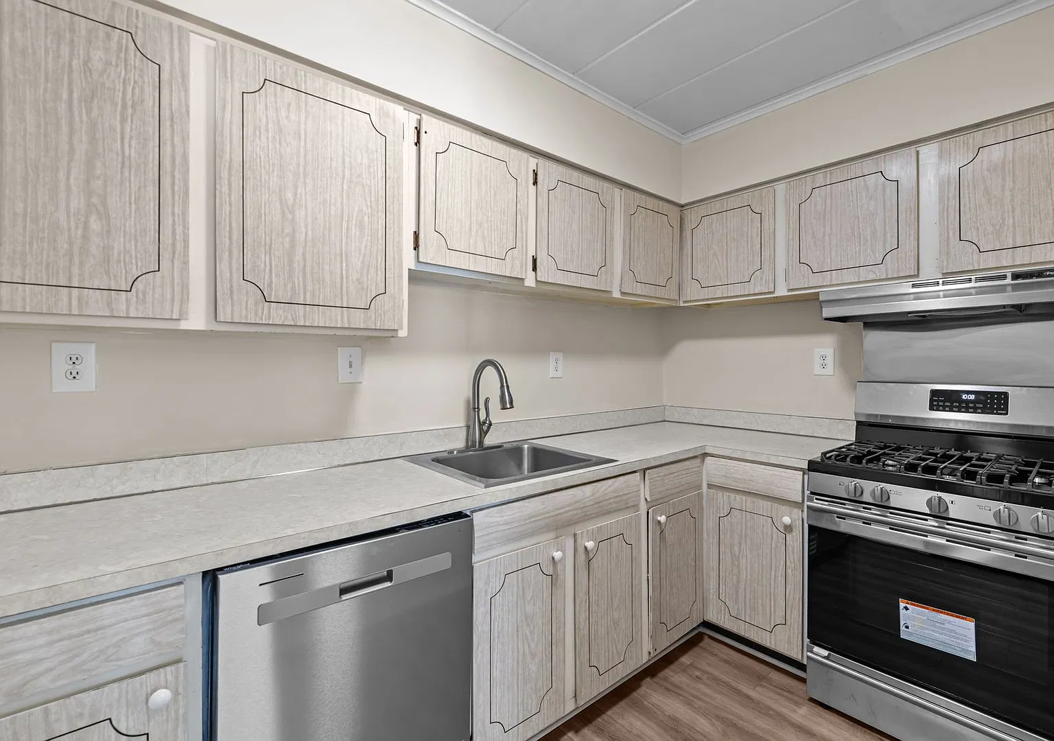1005 Woodrow Ave — Photo 3