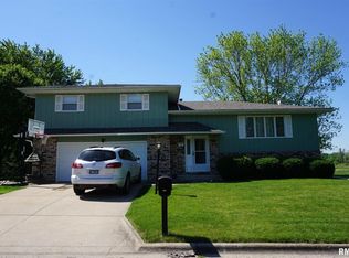 5 Marion Point, Pekin, IL 61554