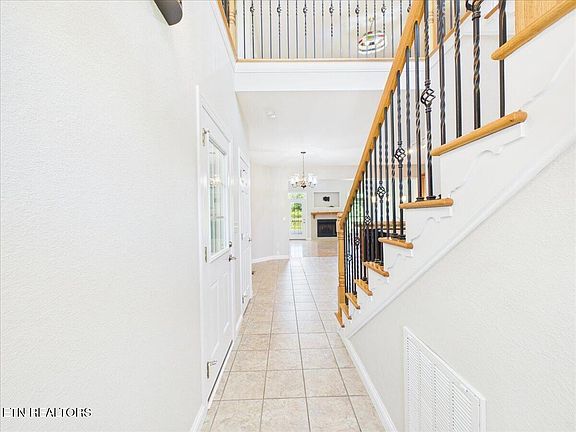 2nd image of 139 Graycyn Ln