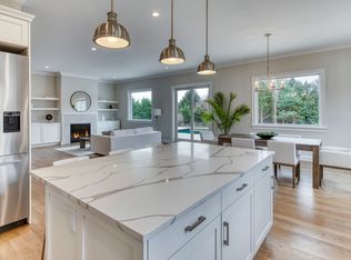 16 Old Meeting House Rd, Quogue, NY 11959