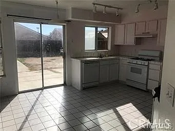 4 bed, 2.5 bath, 1690 sqft, $1,800 — Photo 3