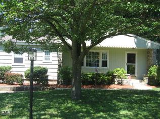 1355 Huntington Tpke, Trumbull, CT 06611