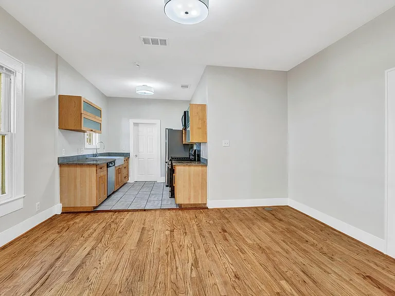 1911 Eva St — Photo 5