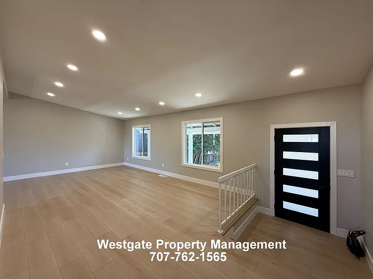 678 Holly Ave — Photo 4