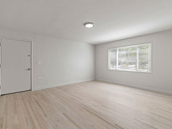 4th image of 594 S 6th St #596