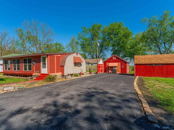 119 Montgomery Ct, Maroa, IL 61756