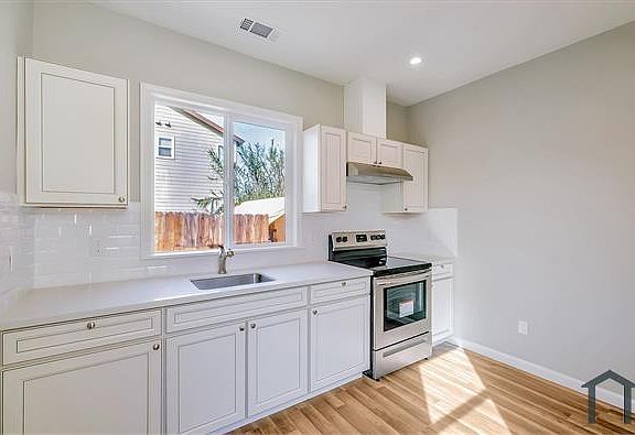 5th image of 751 Bartlett Ave