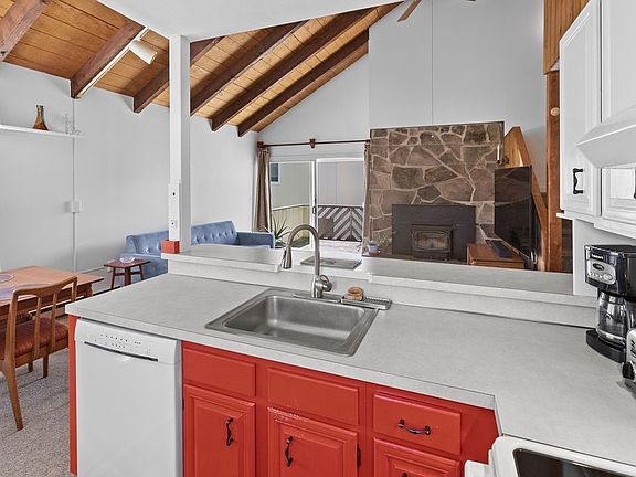 4th image of 220 Woodland Dr #2