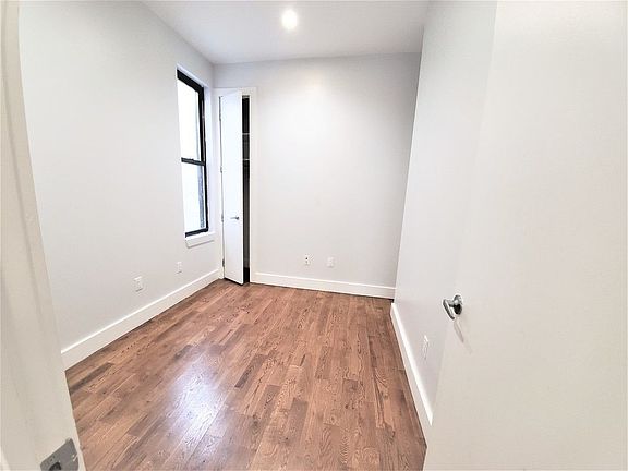 4th image of 406 Evergreen Ave #F1
