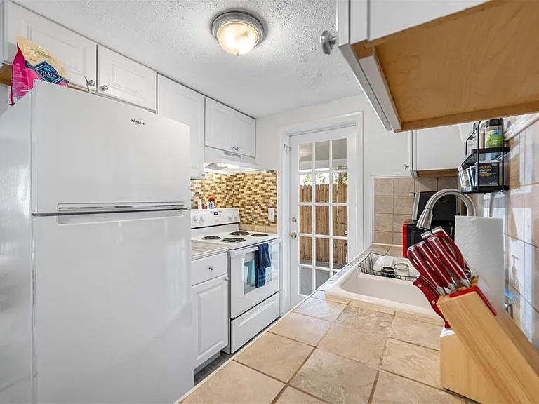 616 Dogwood Ct — Photo 5