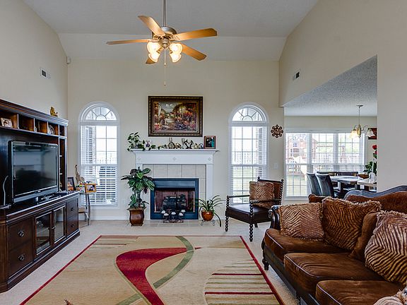 12' Ceilings Immaculate