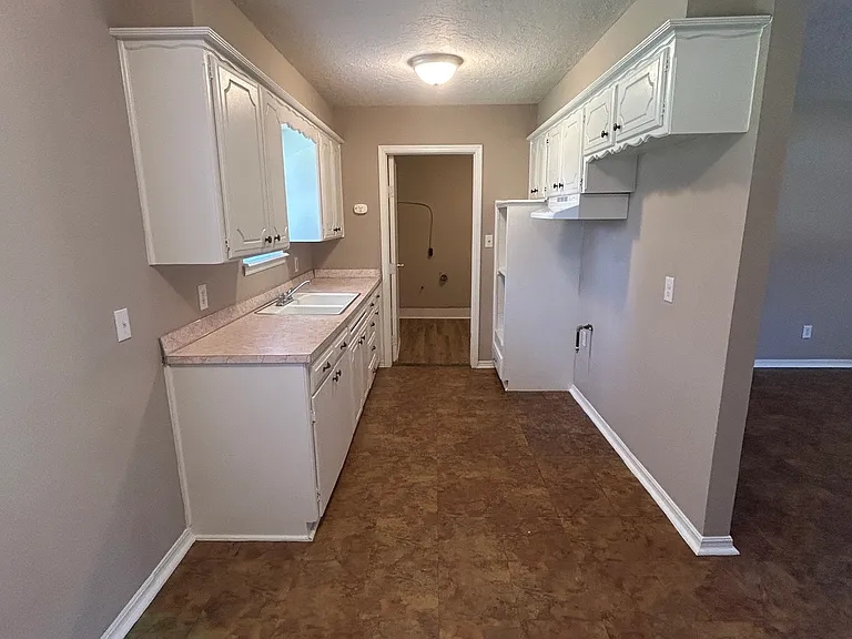 1320 Parkwoods Ter — Photo 4