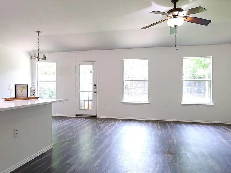 5216 English Glade Dr — Photo 4