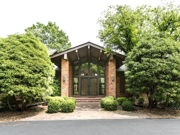 434 Cheshire Farm Ln, Saint Louis, MO 63141