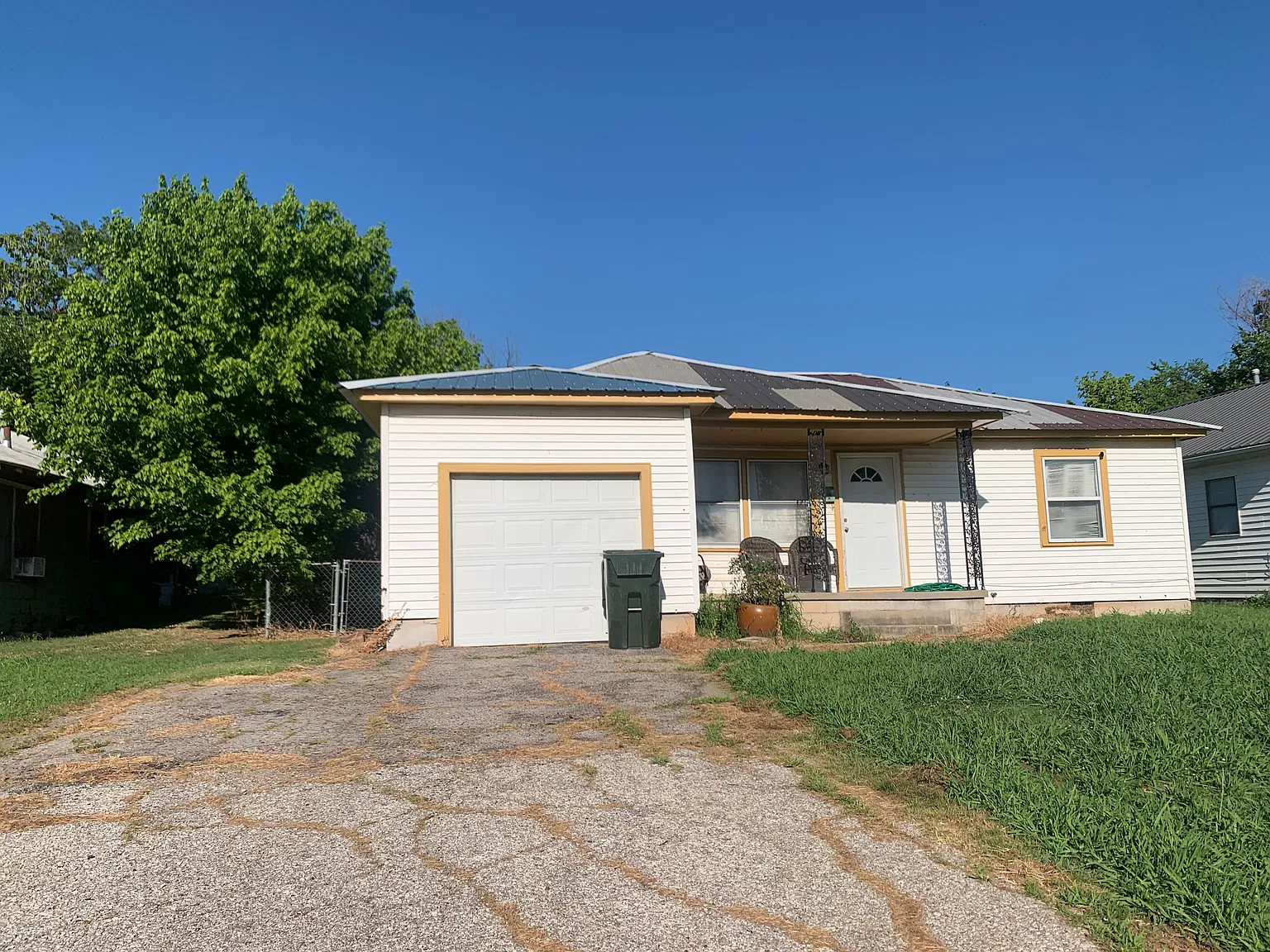 2 bed, 976 sqft, $820 — Photo 2